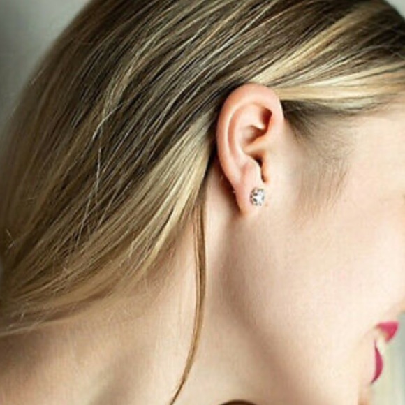 New Sterling silver stud earrings - Picture 3 of 3